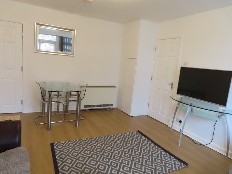 Room Stratford Road in Shirley