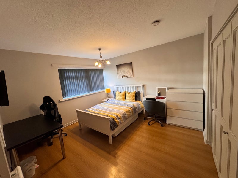 Room Stratford Road in Shirley