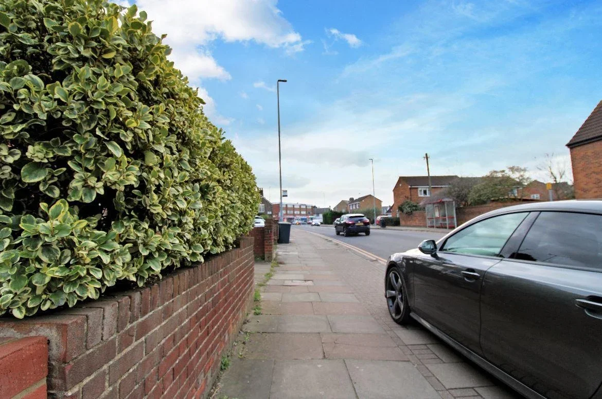 House Grange Avenue in Luton