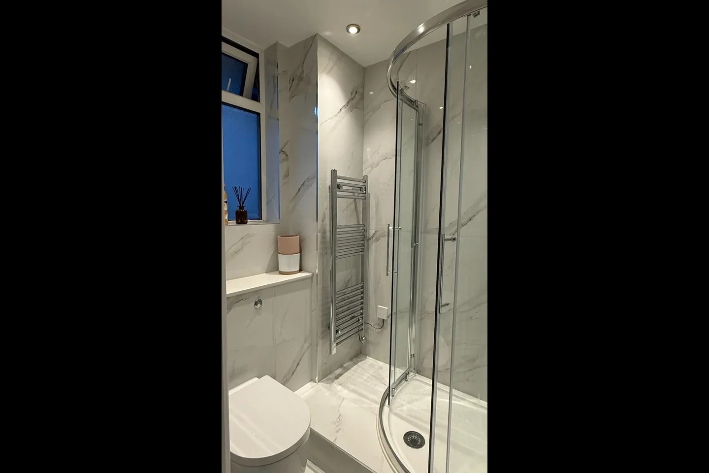 Flat Cathnor Road in Greater London