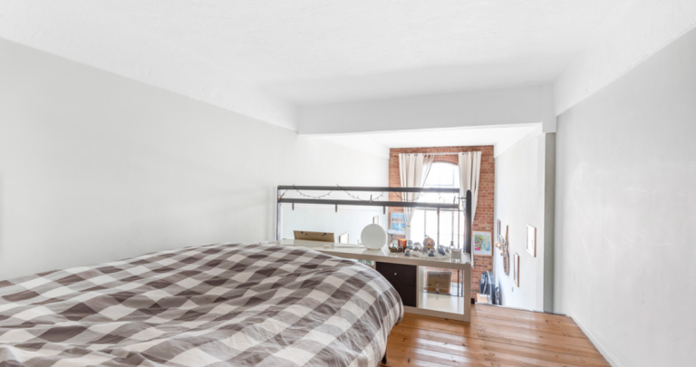 Flat Fairfield Road in Greater London