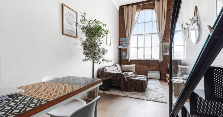 Flat Fairfield Road in Greater London