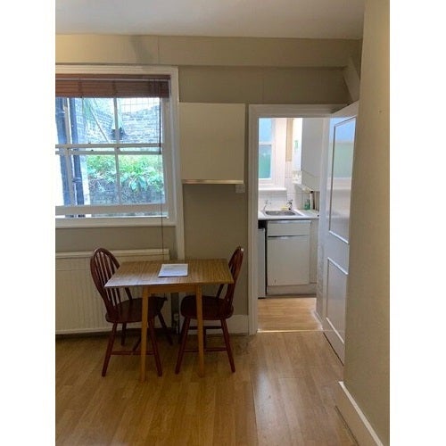 Room Stanwick Road in Greater London