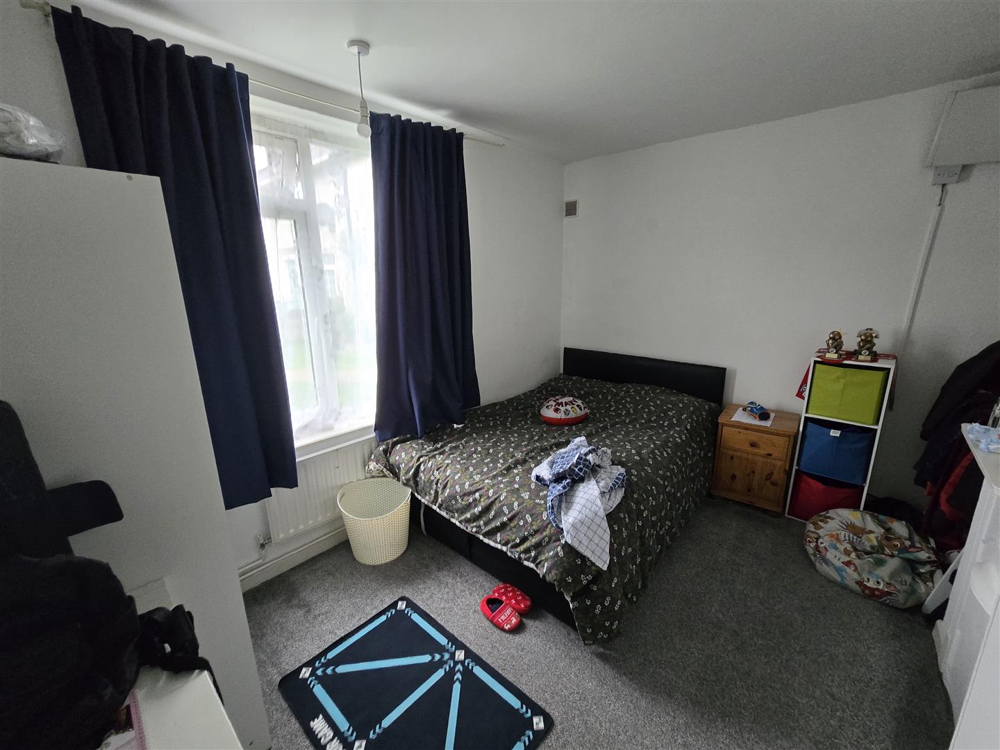 Flat Greenfield Gardens in Greater London