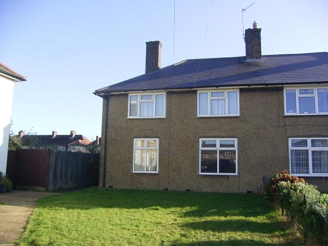 Flat Greenfield Gardens in Greater London