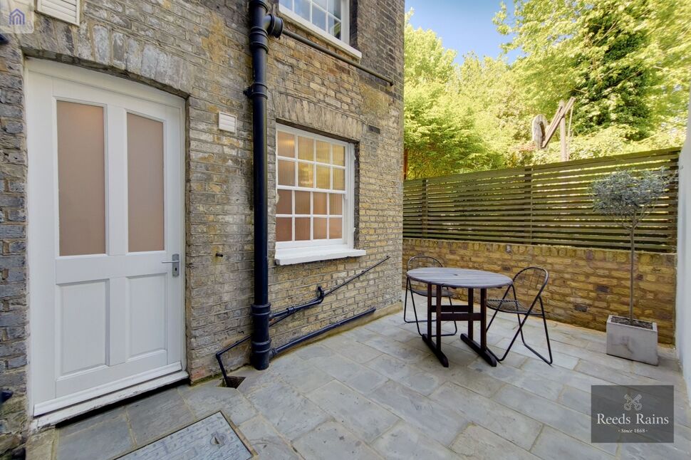 Flat Barkham Terrace in Greater London