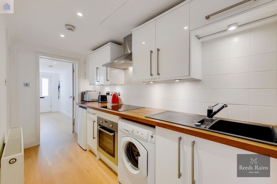 Flat Barkham Terrace in Greater London