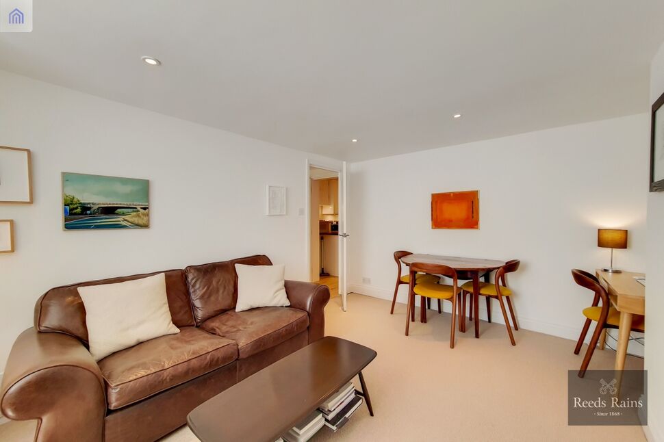 Flat Barkham Terrace in Greater London
