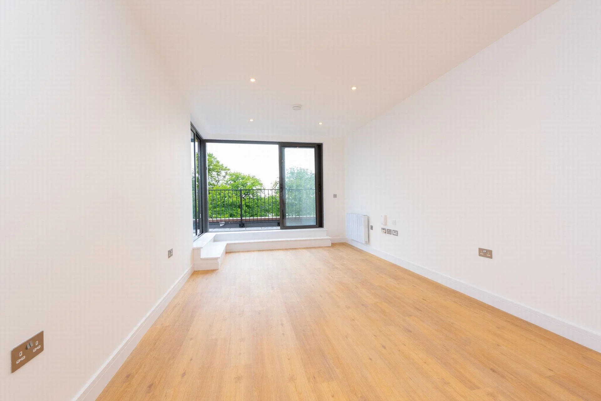 Flat Farnborough Road in Rushmoor