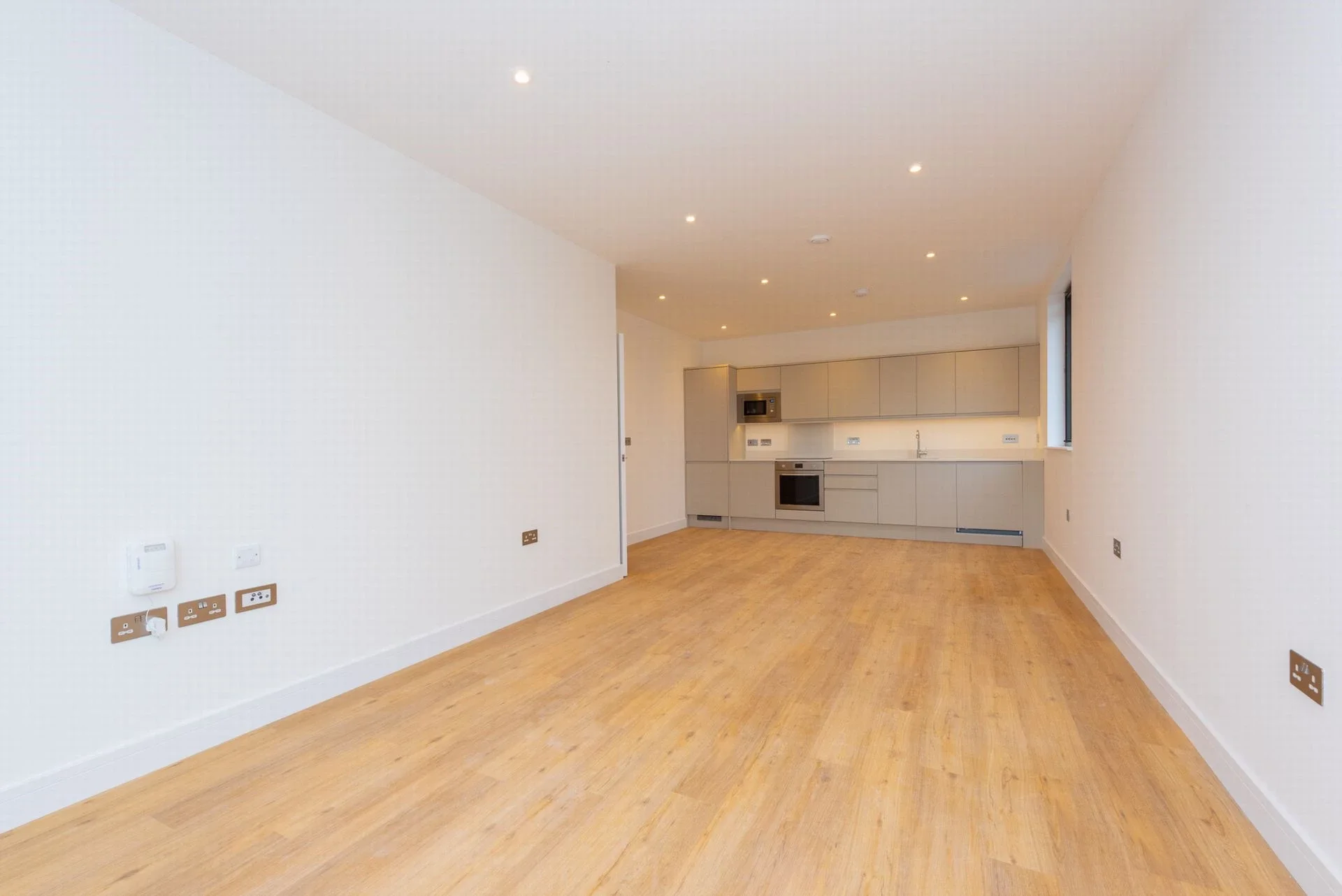 Flat Farnborough Road in Rushmoor