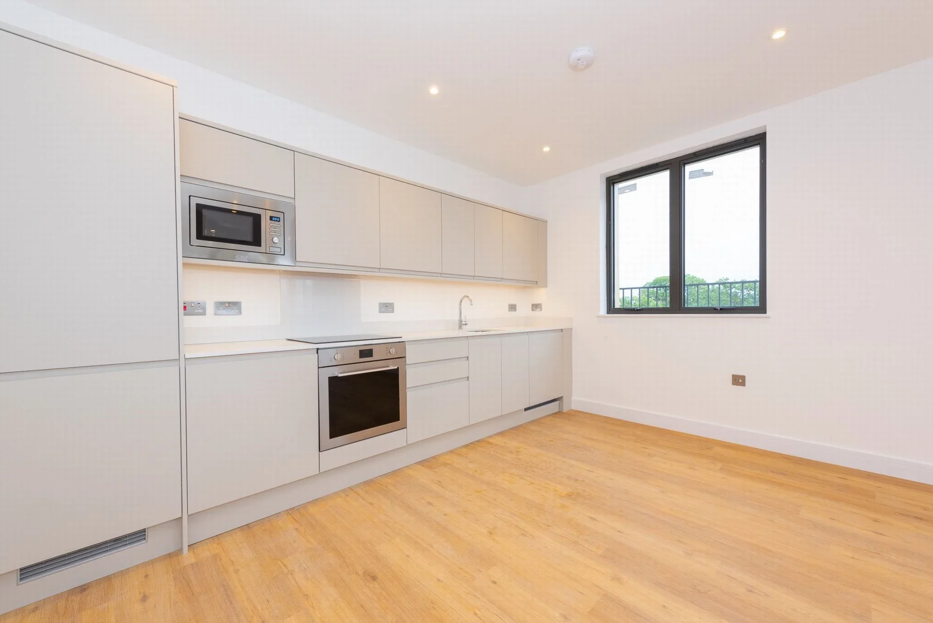 Flat Farnborough Road in Rushmoor