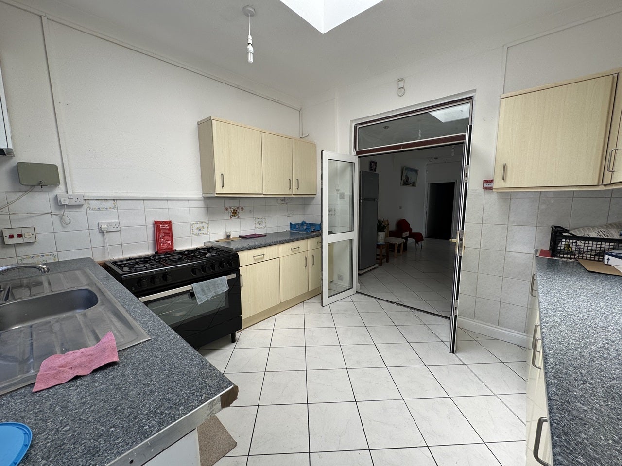 Room Penge Road in Greater London