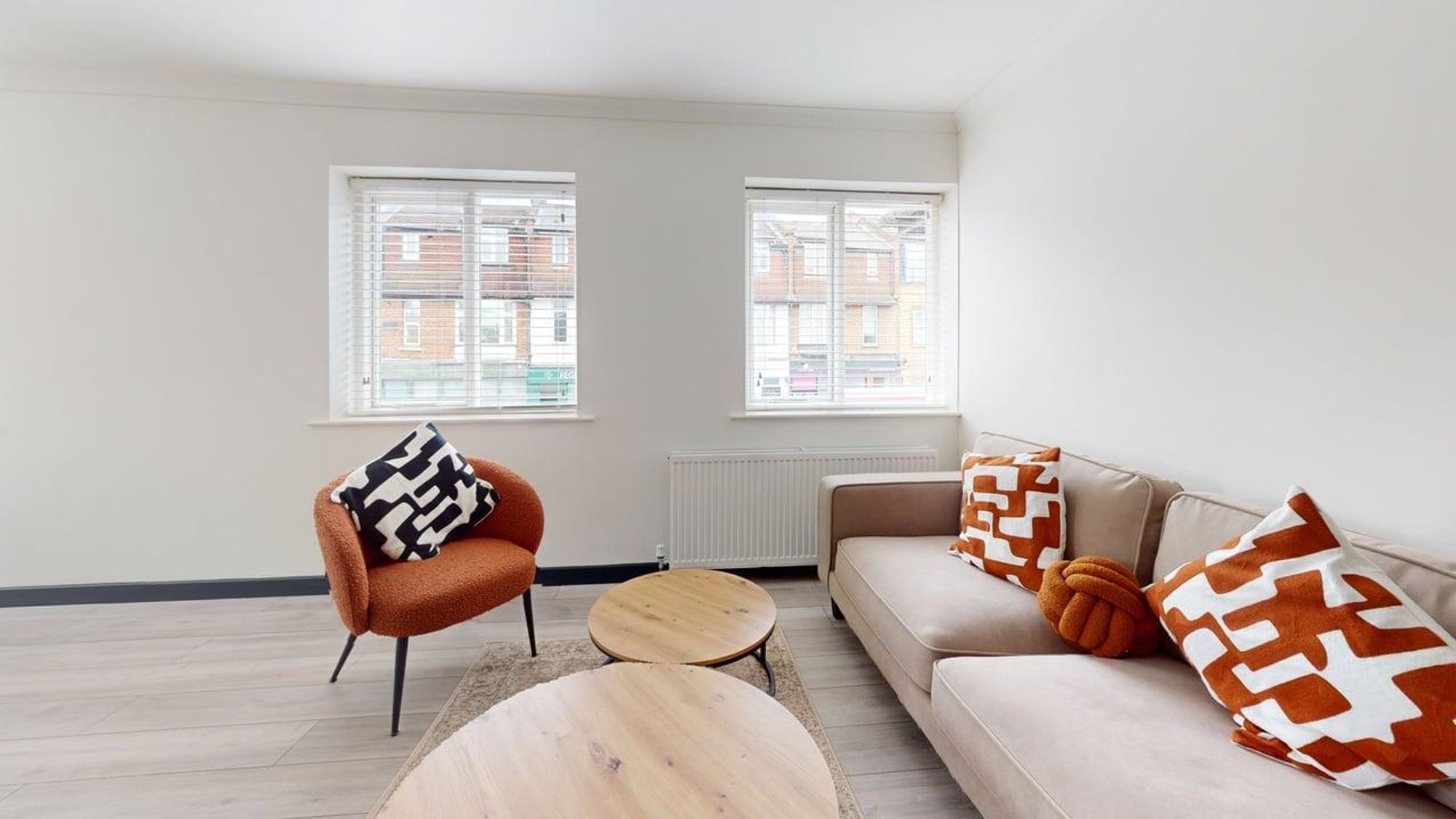 Room Hampton Road in Greater London