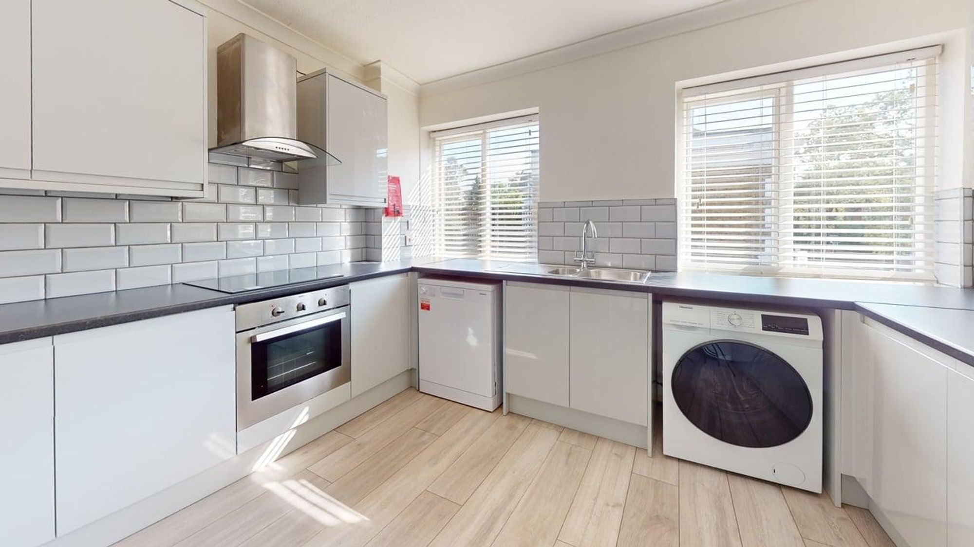 Room Hampton Road in Greater London
