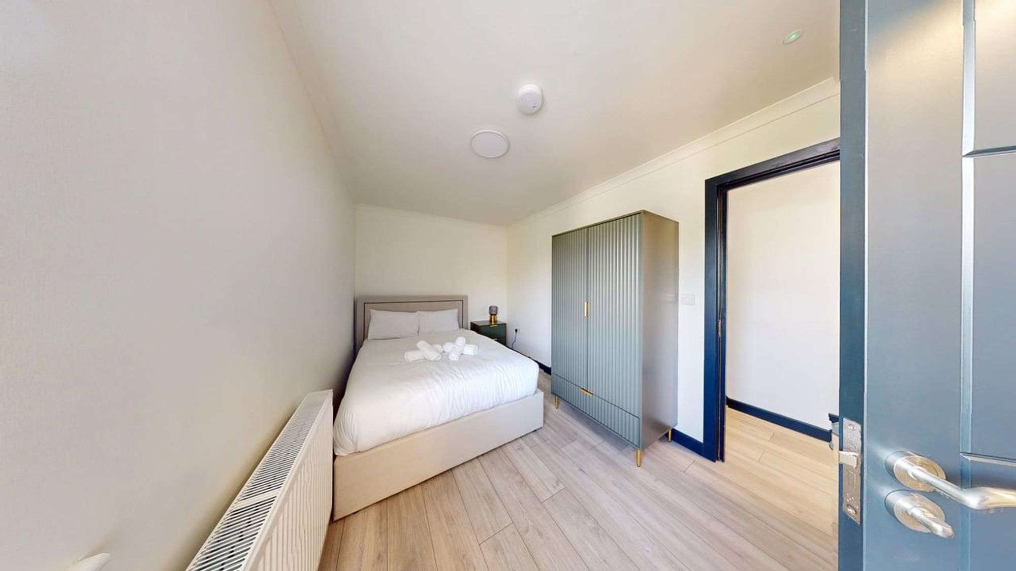 Room Hampton Road in Greater London