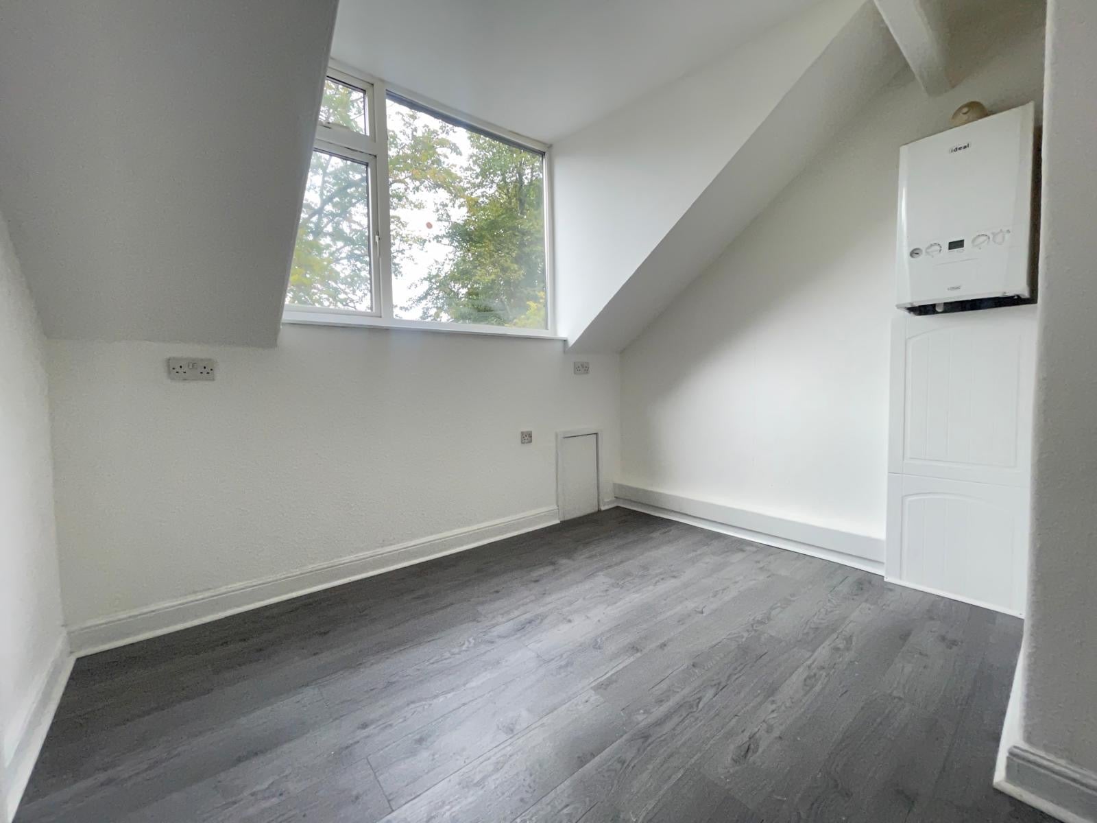Flat Harehills Avenue in Leeds