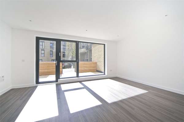 Flat Goldsmiths' Row in Greater London