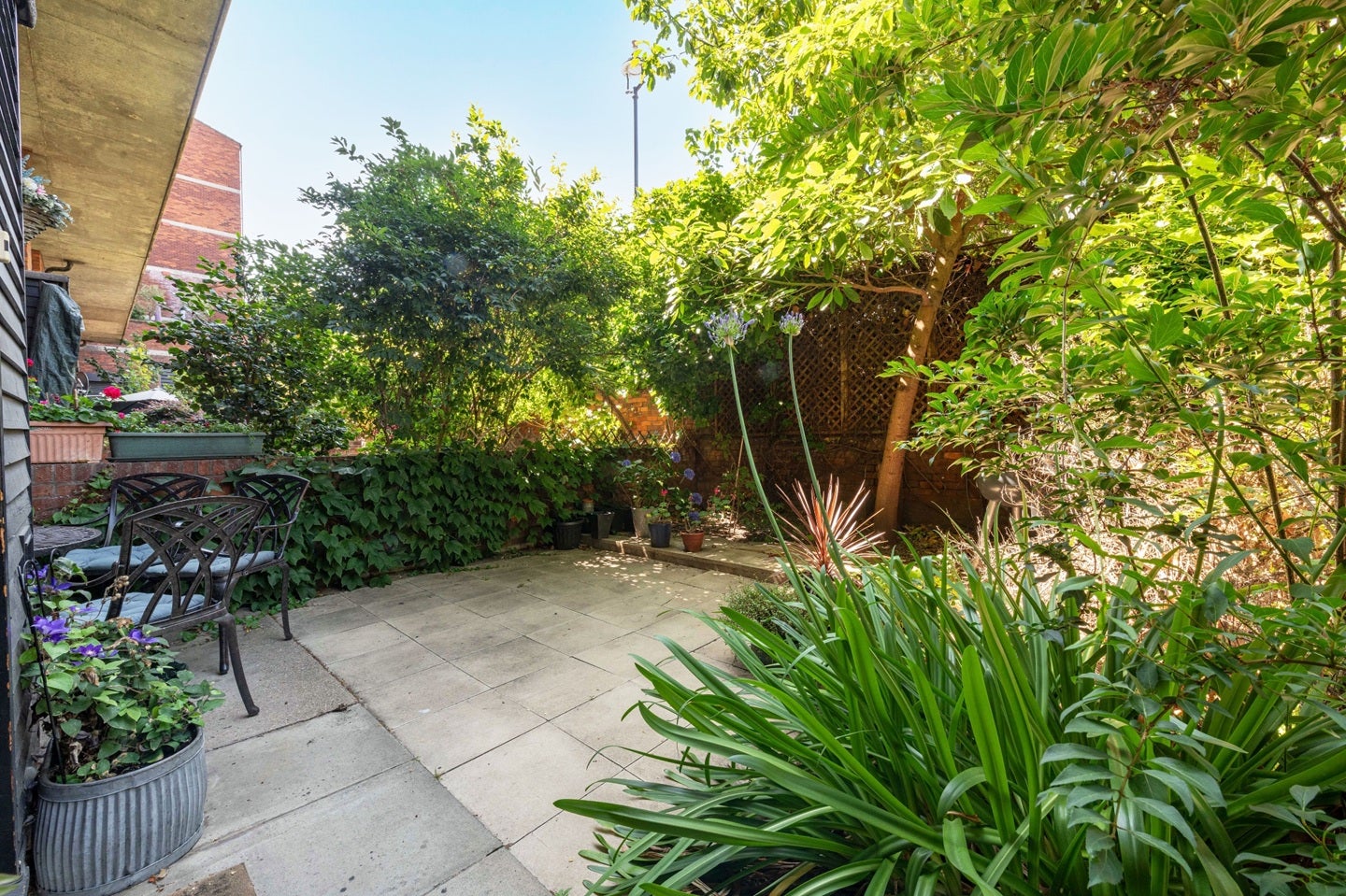 Flat Tachbrook Street in City of Westminster