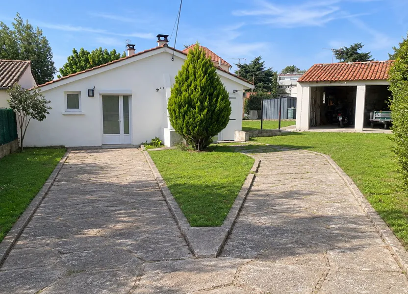 Maison Rue du Petit Village à Saintes