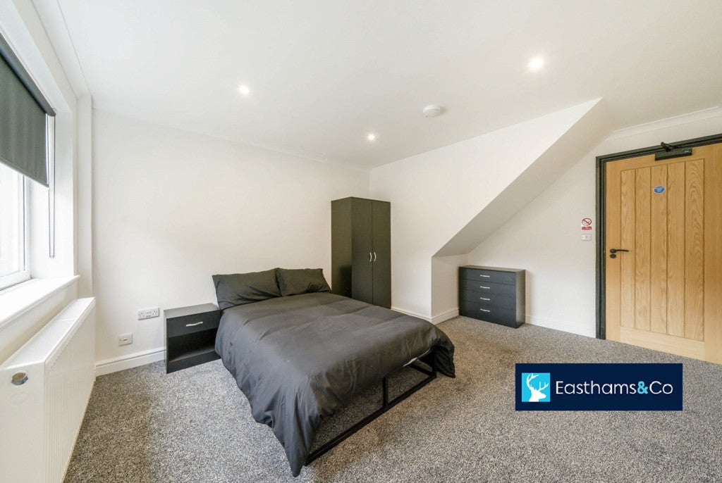 Flat Oaktree Close in Preston