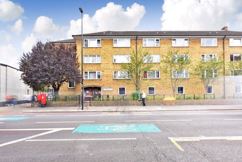 Flat Harleyford Street in Greater London