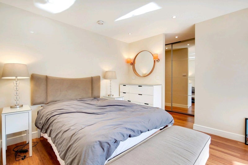 Flat Harleyford Street in Greater London