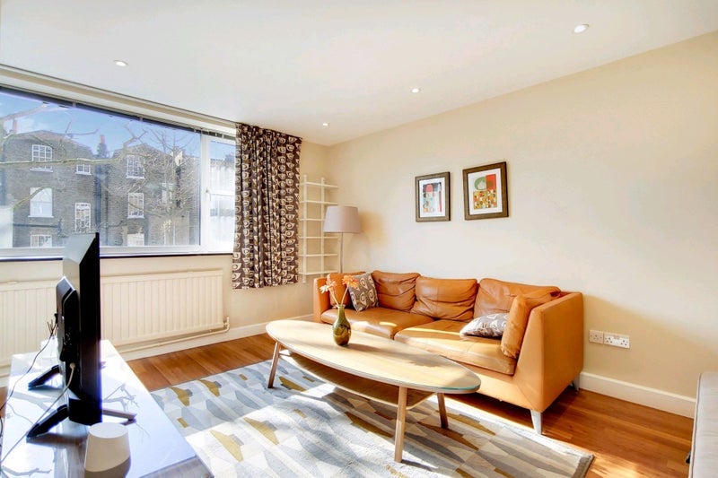 Flat Harleyford Street in Greater London