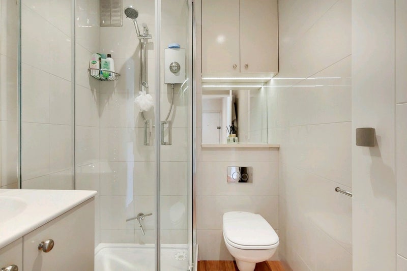 Flat Harleyford Street in Greater London