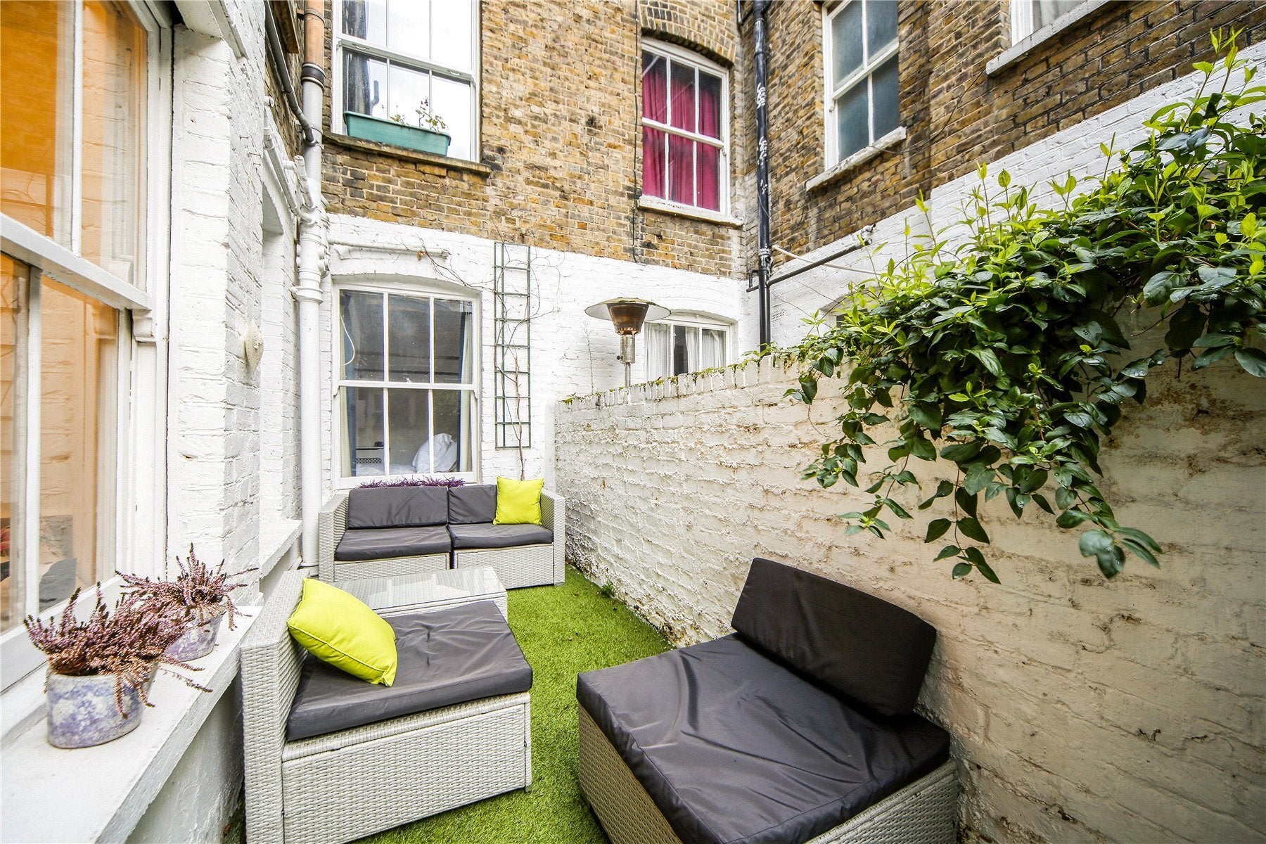 Flat Simpson Street in Greater London
