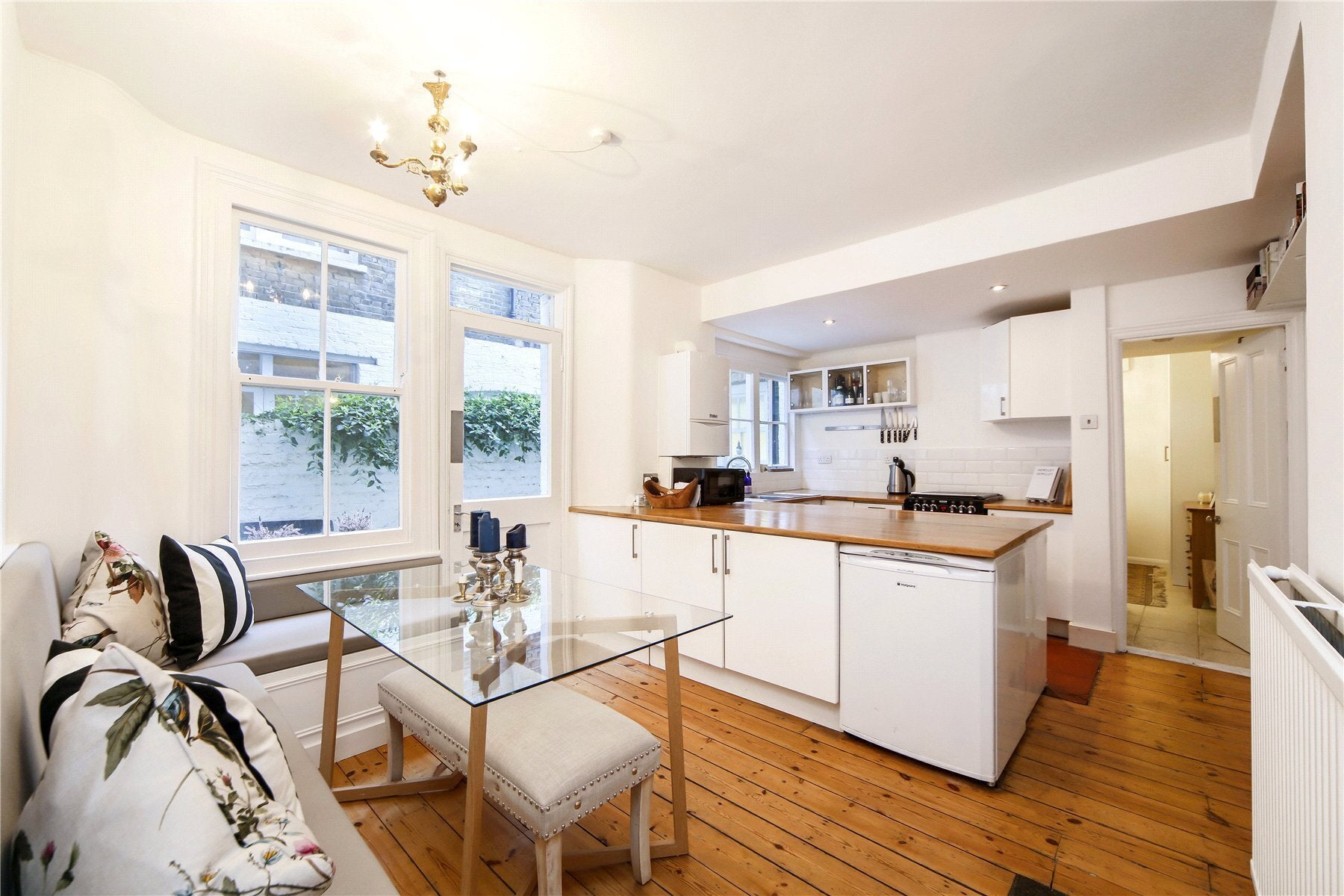 Flat Simpson Street in Greater London