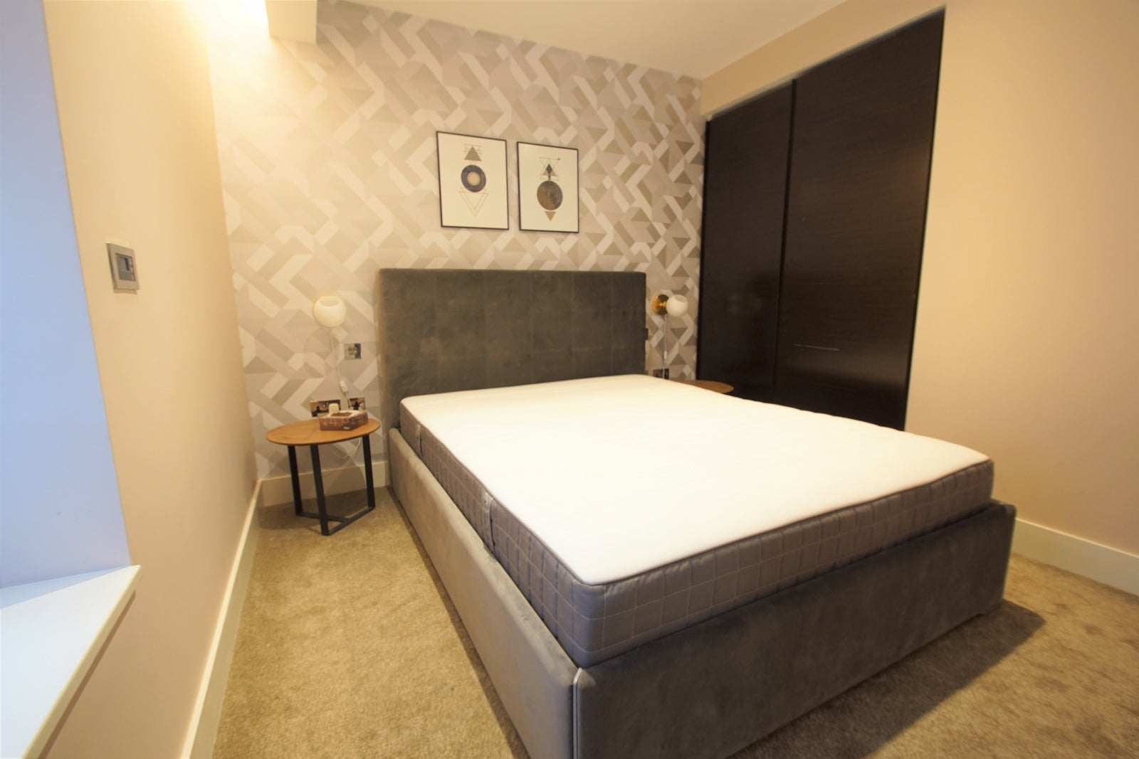 Flat Albert Embankment in Greater London