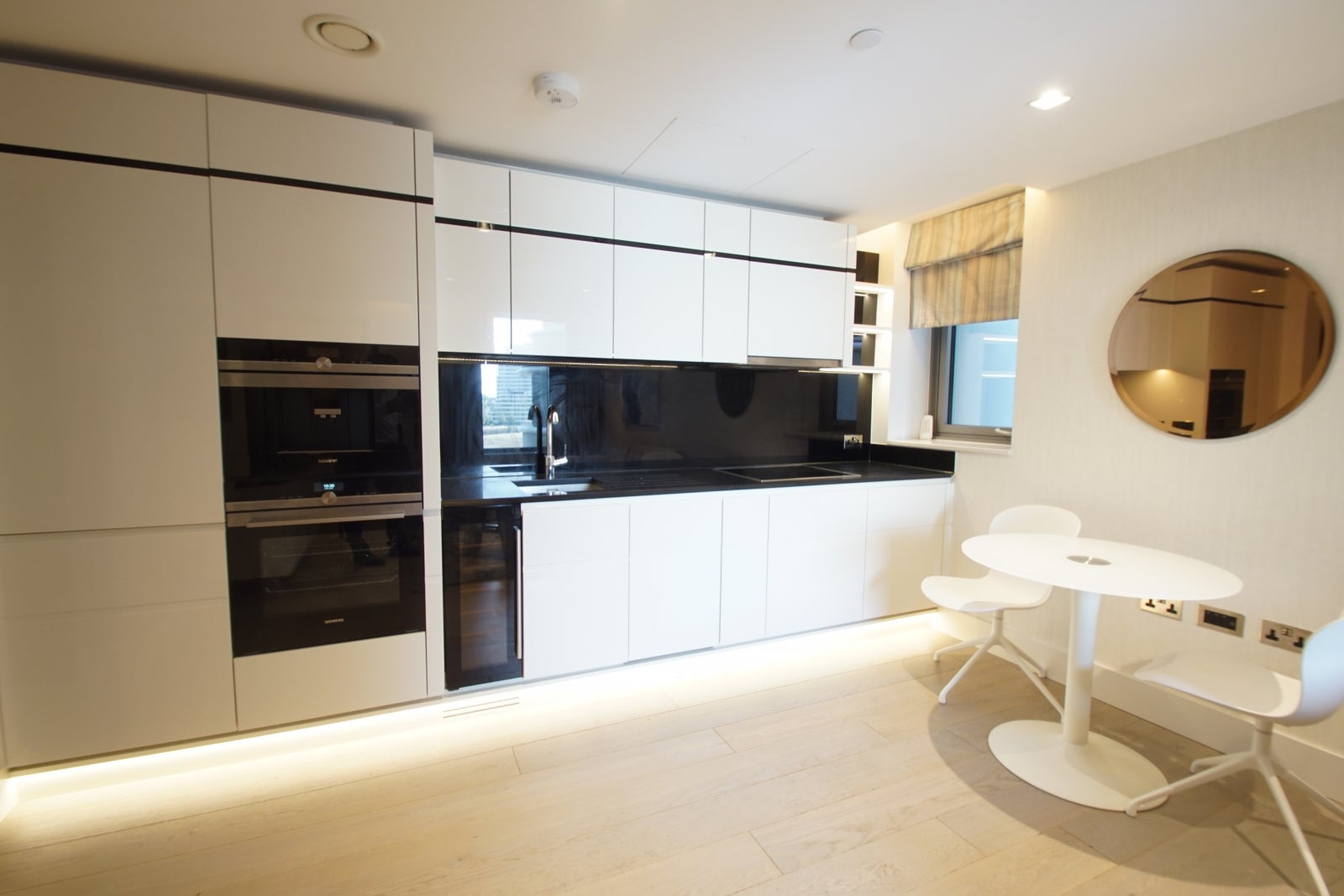 Flat Albert Embankment in Greater London