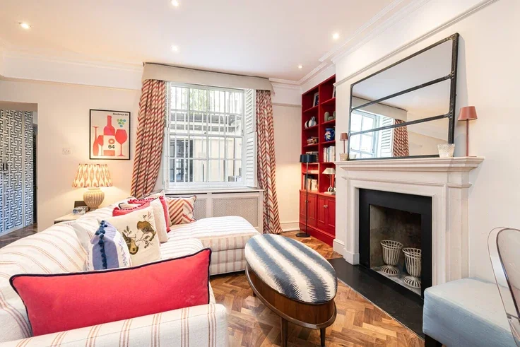 Flat St George's Drive in City of Westminster