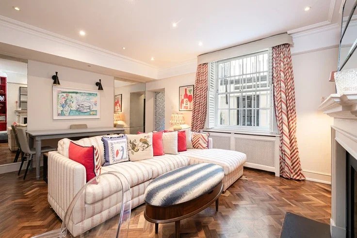 Flat St George's Drive in City of Westminster