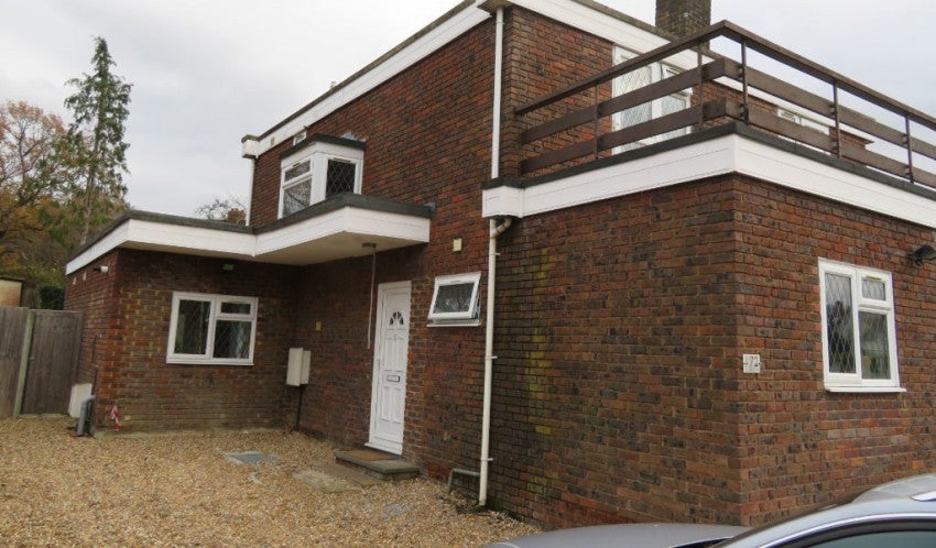 Flat Raymond Crescent in Guildford