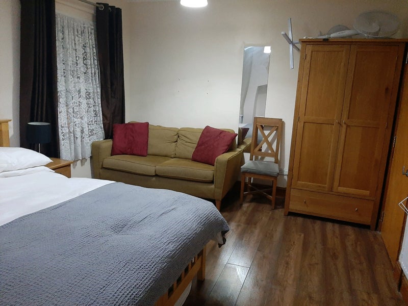 Room Relf Road in Greater London