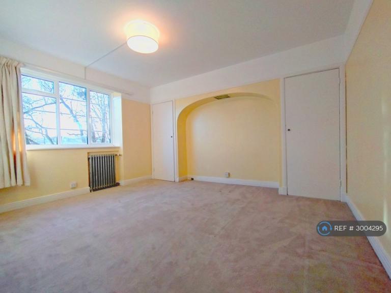 Flat Courtlands in Greater London