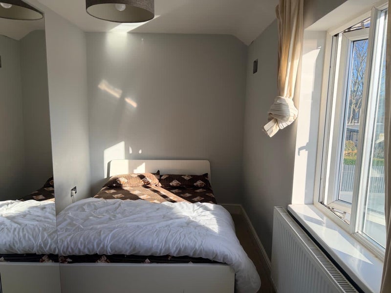 Room Nigeria Road in Greater London