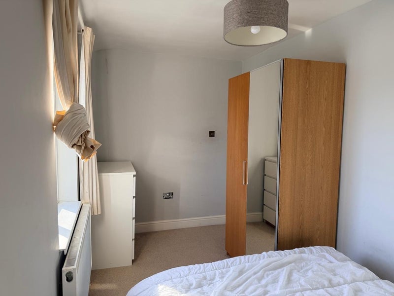 Room Nigeria Road in Greater London