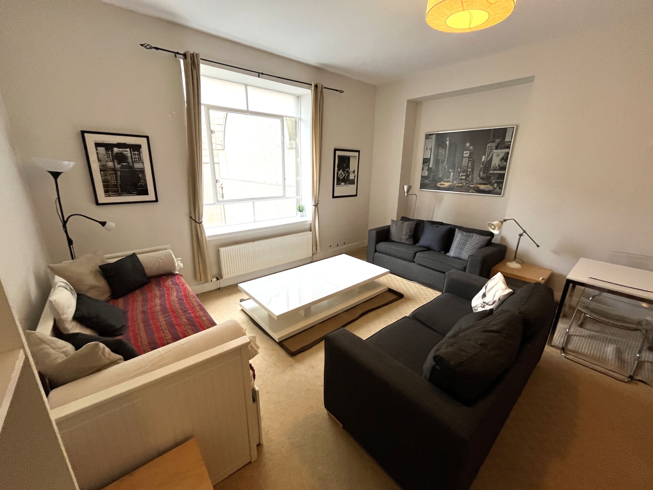 Flat Chambers Street in City of Edinburgh