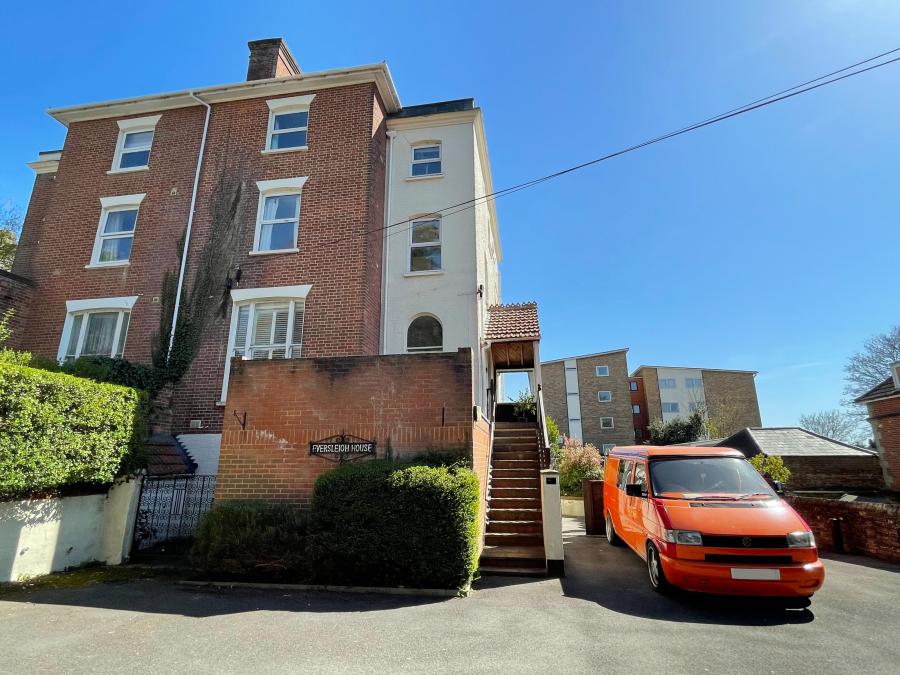 Flat Elm Grove Road in Salisbury