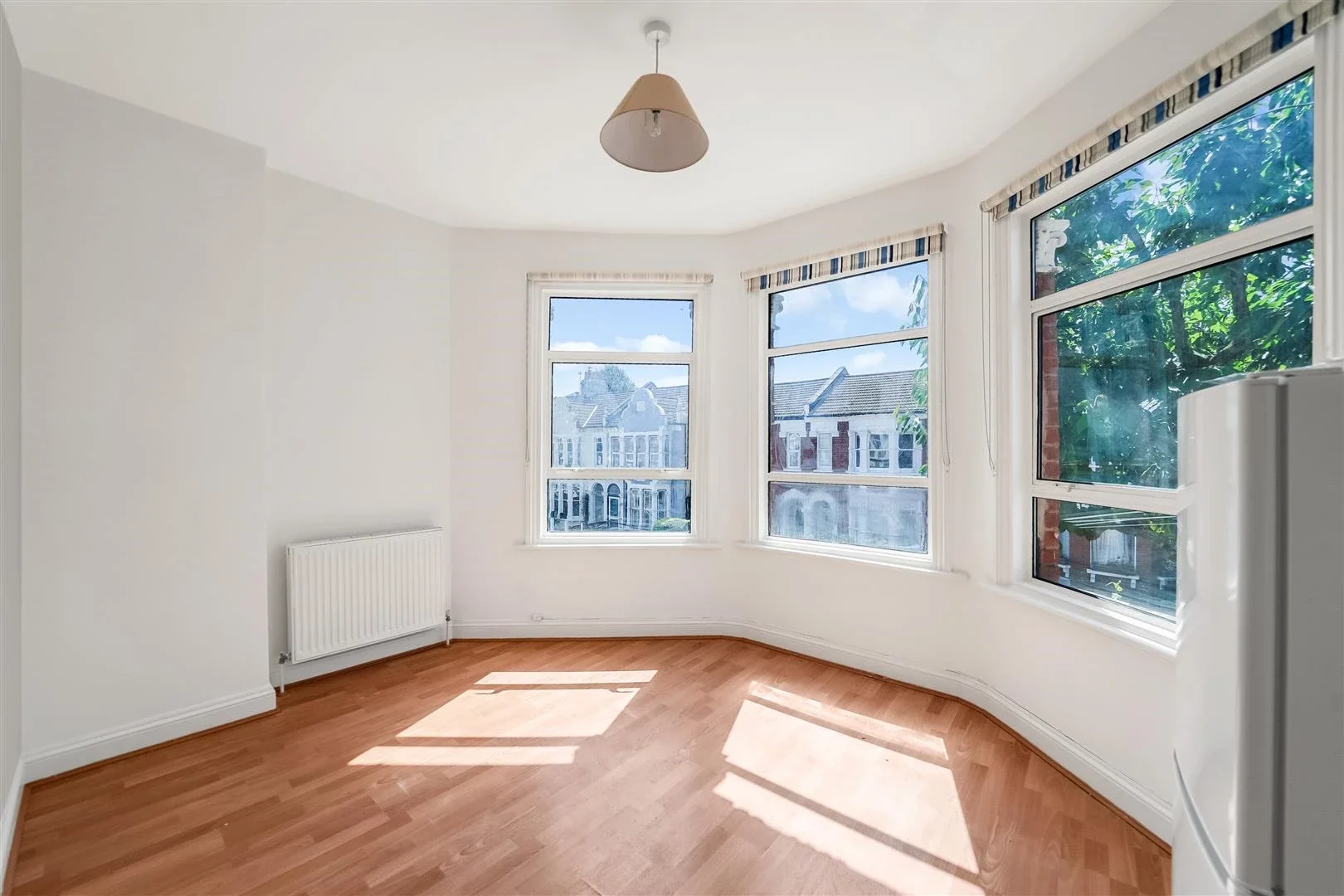 Flat Lausanne Road in Greater London