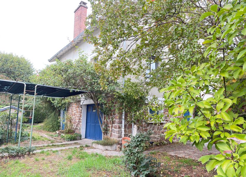 House Rue du 19 Mars 1962 in Saint-Junien