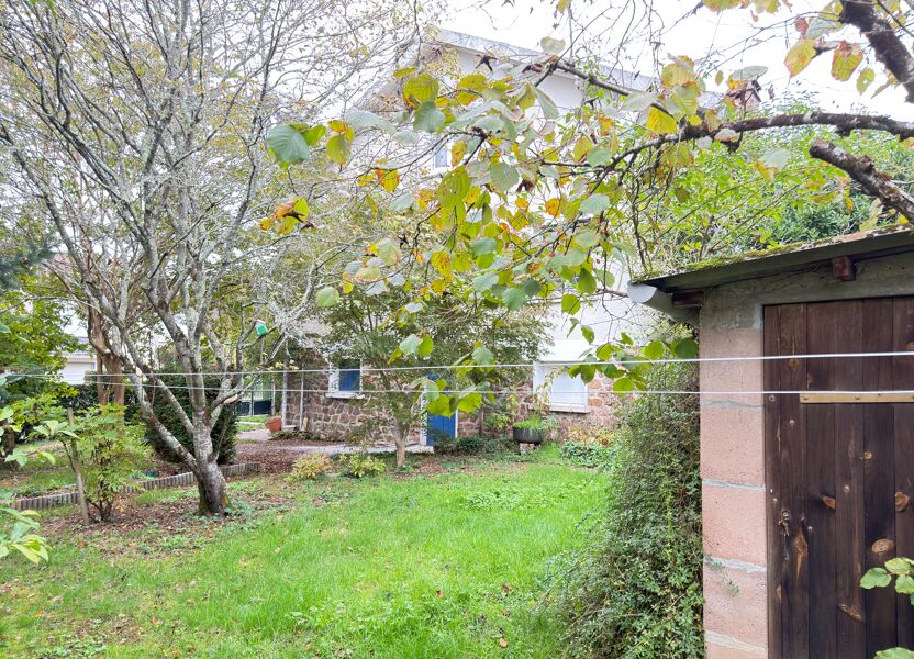 House Rue du 19 Mars 1962 in Saint-Junien