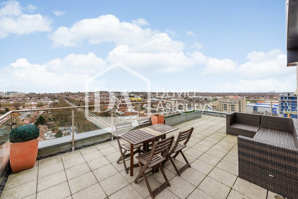 Flat Atlip Road in Greater London
