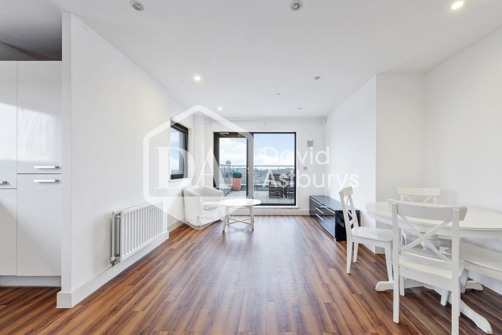 Flat Atlip Road in Greater London