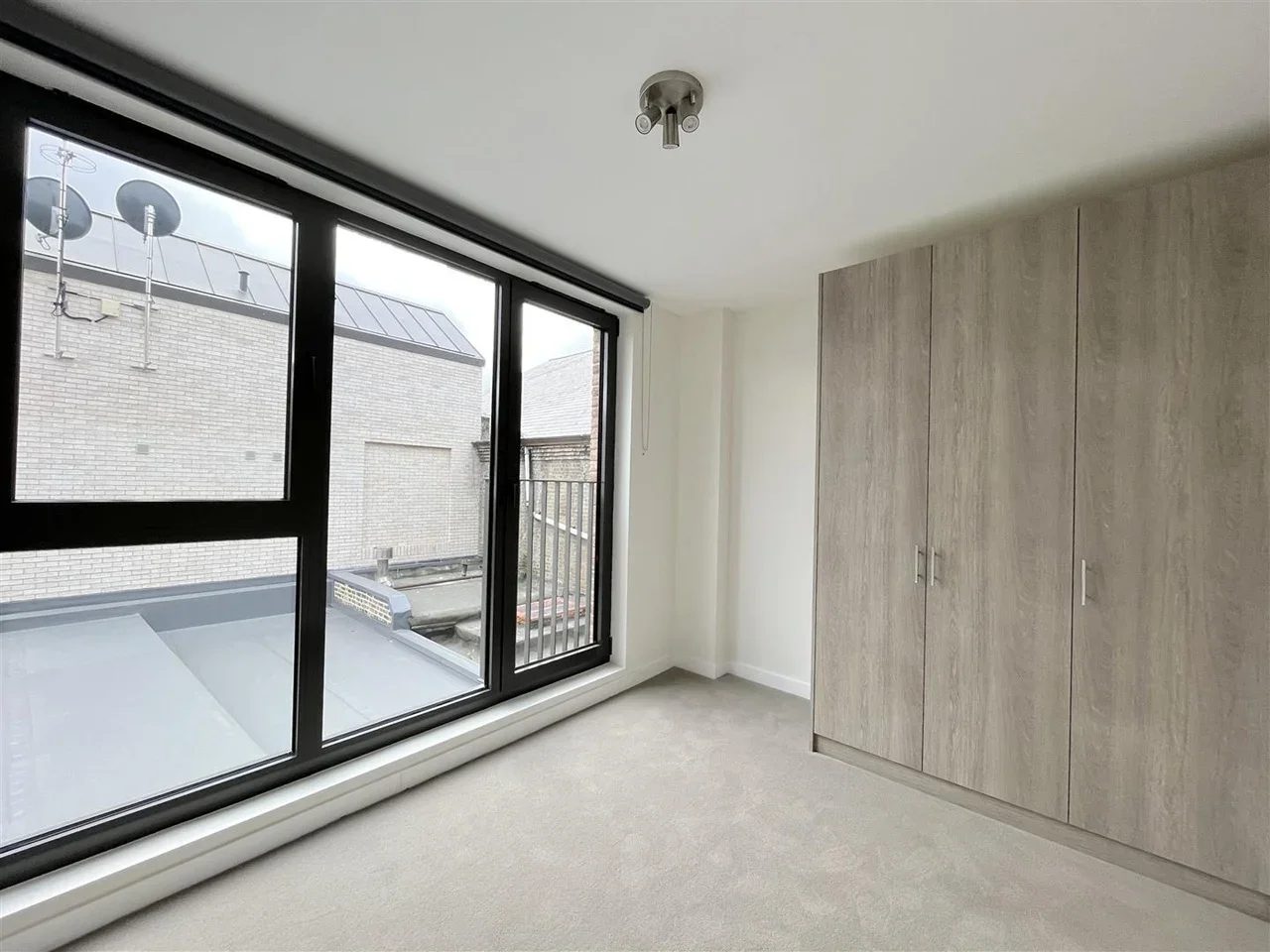 Flat Frobisher Road in Greater London
