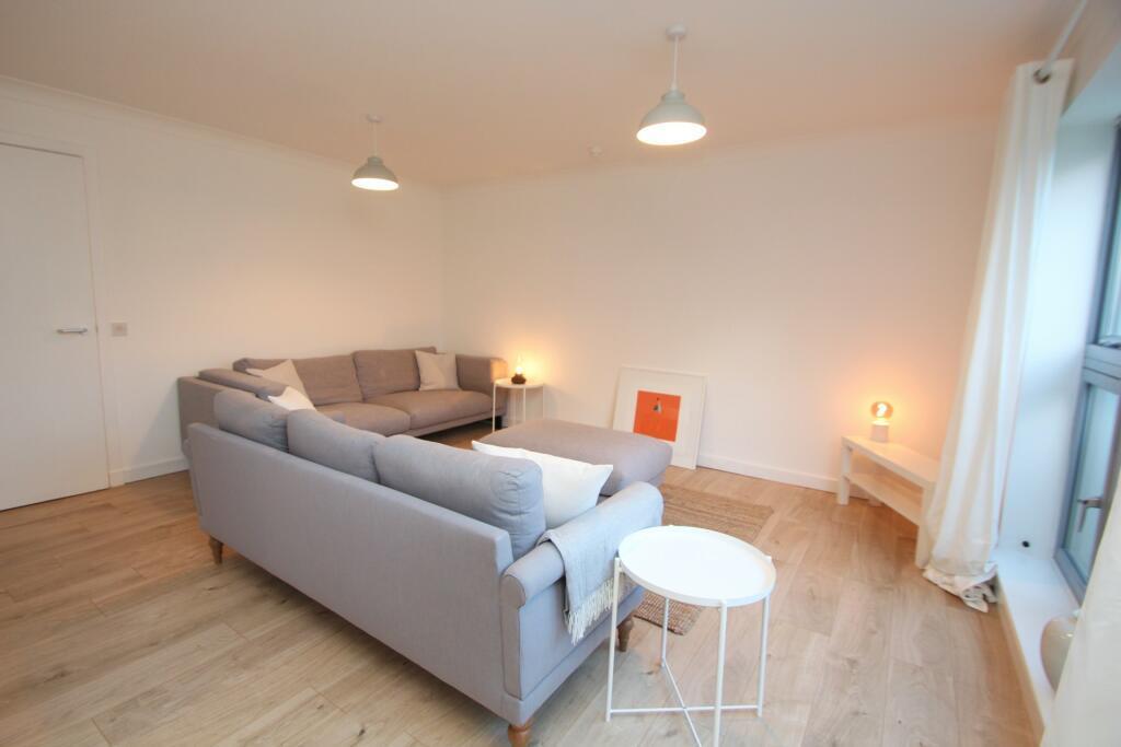 Flat Murano Crescent in Glasgow