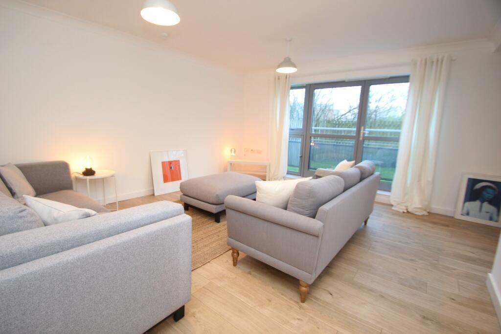 Flat Murano Crescent in Glasgow