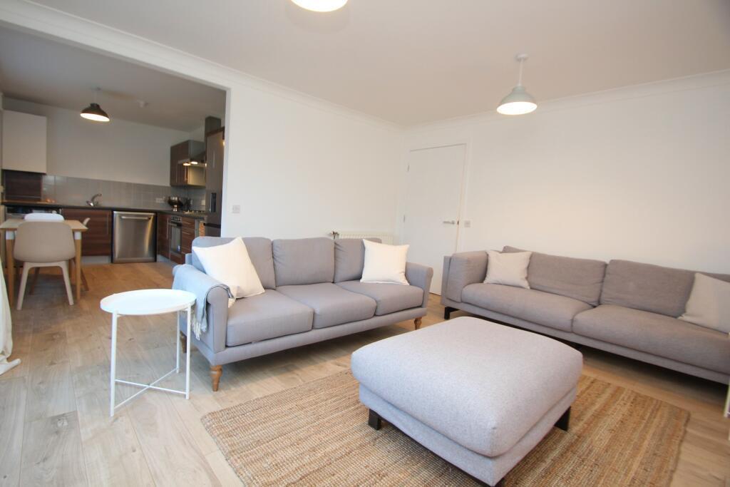 Flat Murano Crescent in Glasgow